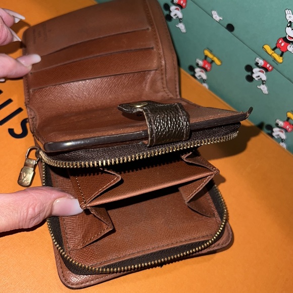 Authentic Louis Vuitton monogram wallet - Picture 16 of 16